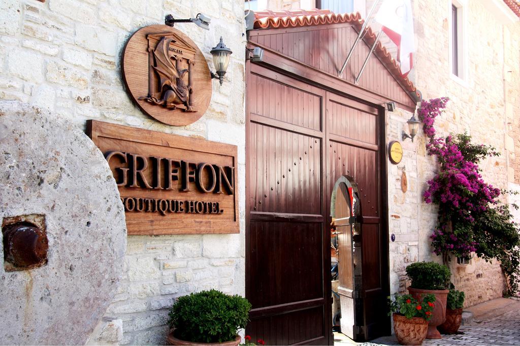 Griffon Hotel Yenifoca Buitenkant foto